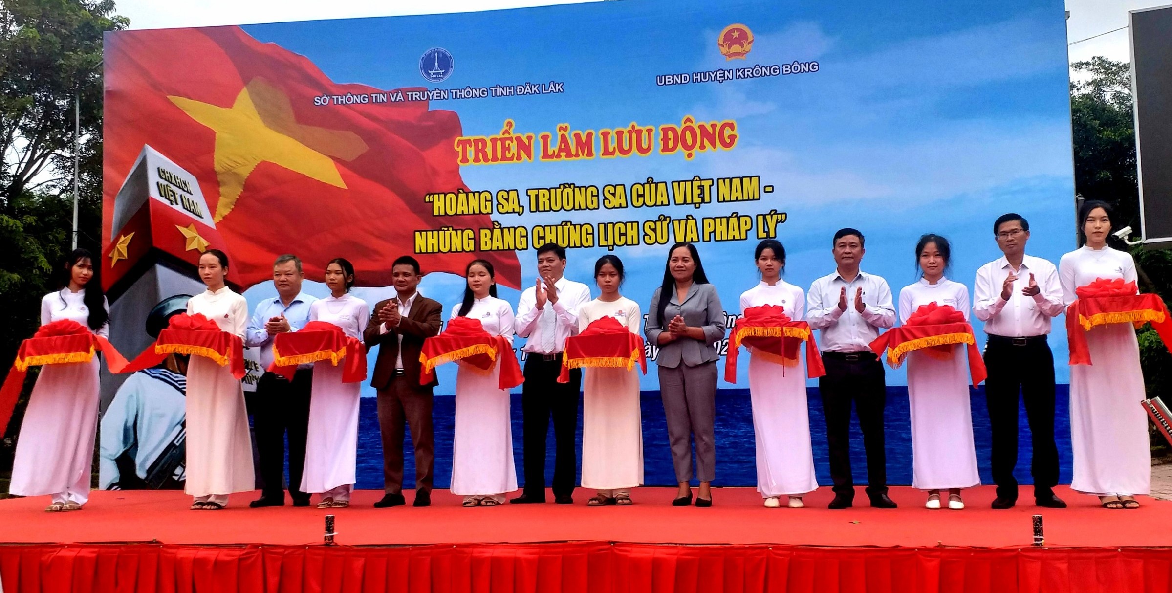 Khai mạc triển lãm ảnh lưu động “Hoàng Sa, Trường Sa của Việt Nam – những bằng chứng lịch sử và pháp lý” tại huyện Krông Bông